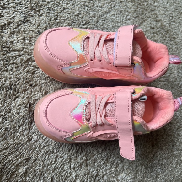 Sneakers with rollers.New - Picture 8 of 11